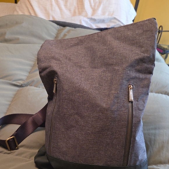 Stylish NWOT Athleta Gray Fold-Over Canvas Bag - Picture 4 of 10